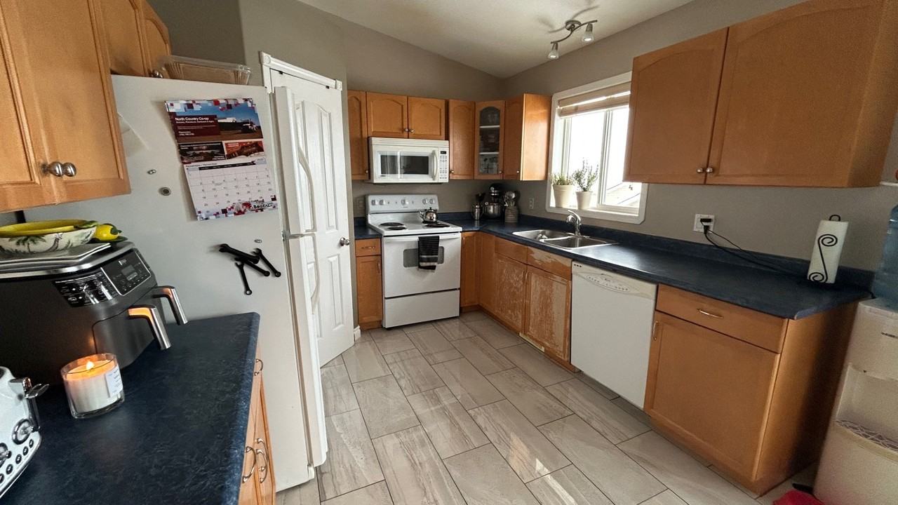 3806 43 Ave #1 - Photo 3 of 12