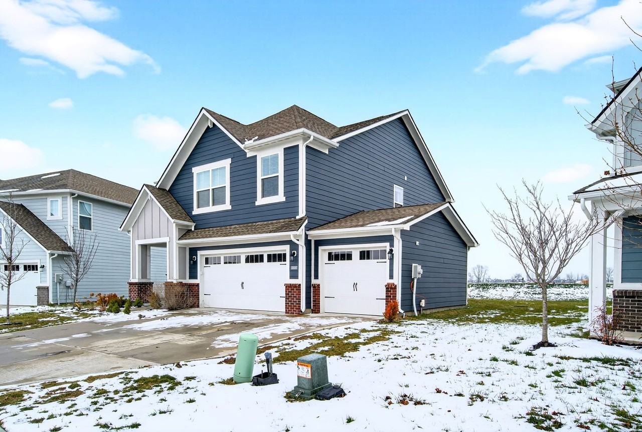 1939 Goodwin Pl - Photo 2 of 24