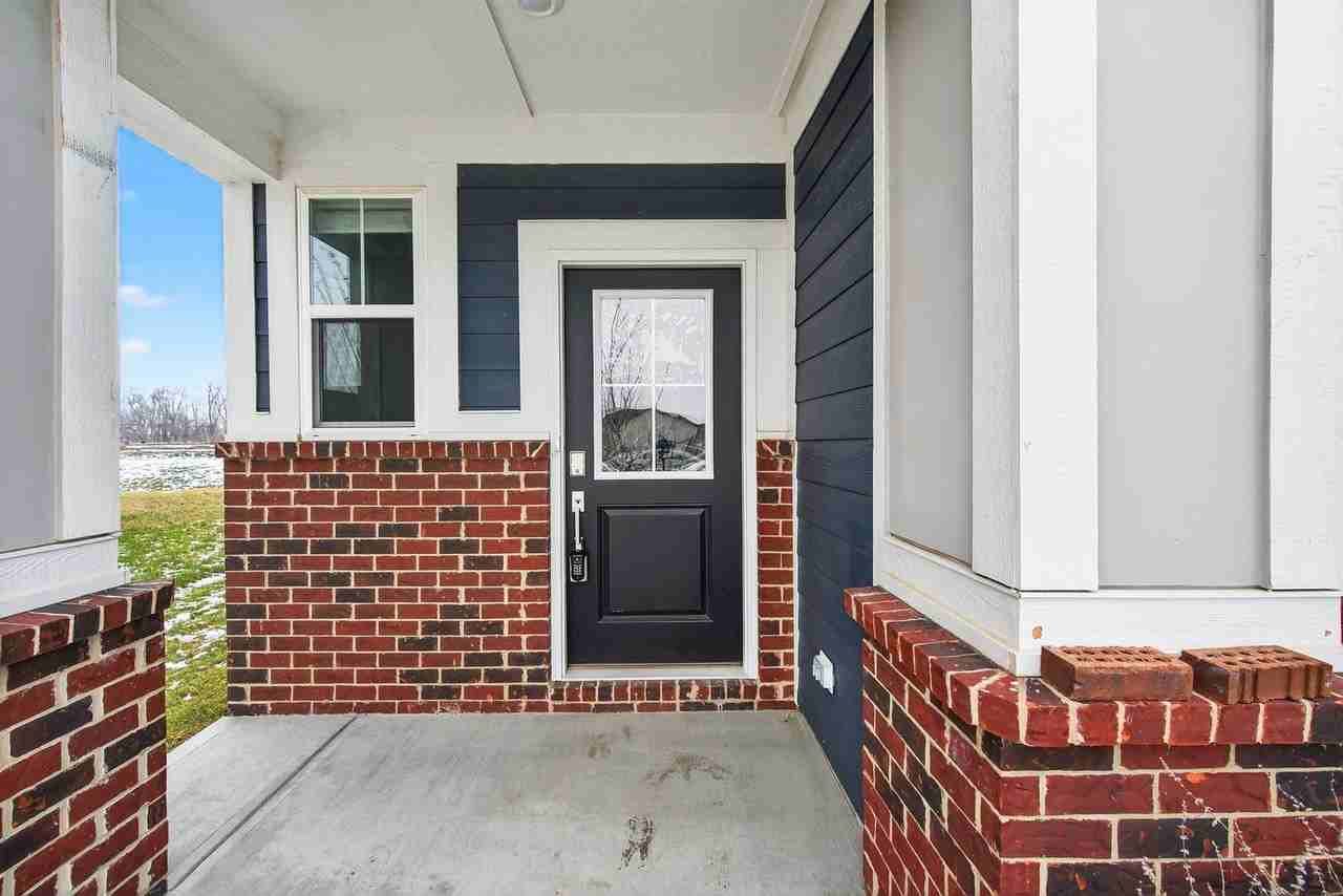 1939 Goodwin Pl - Photo 3 of 24