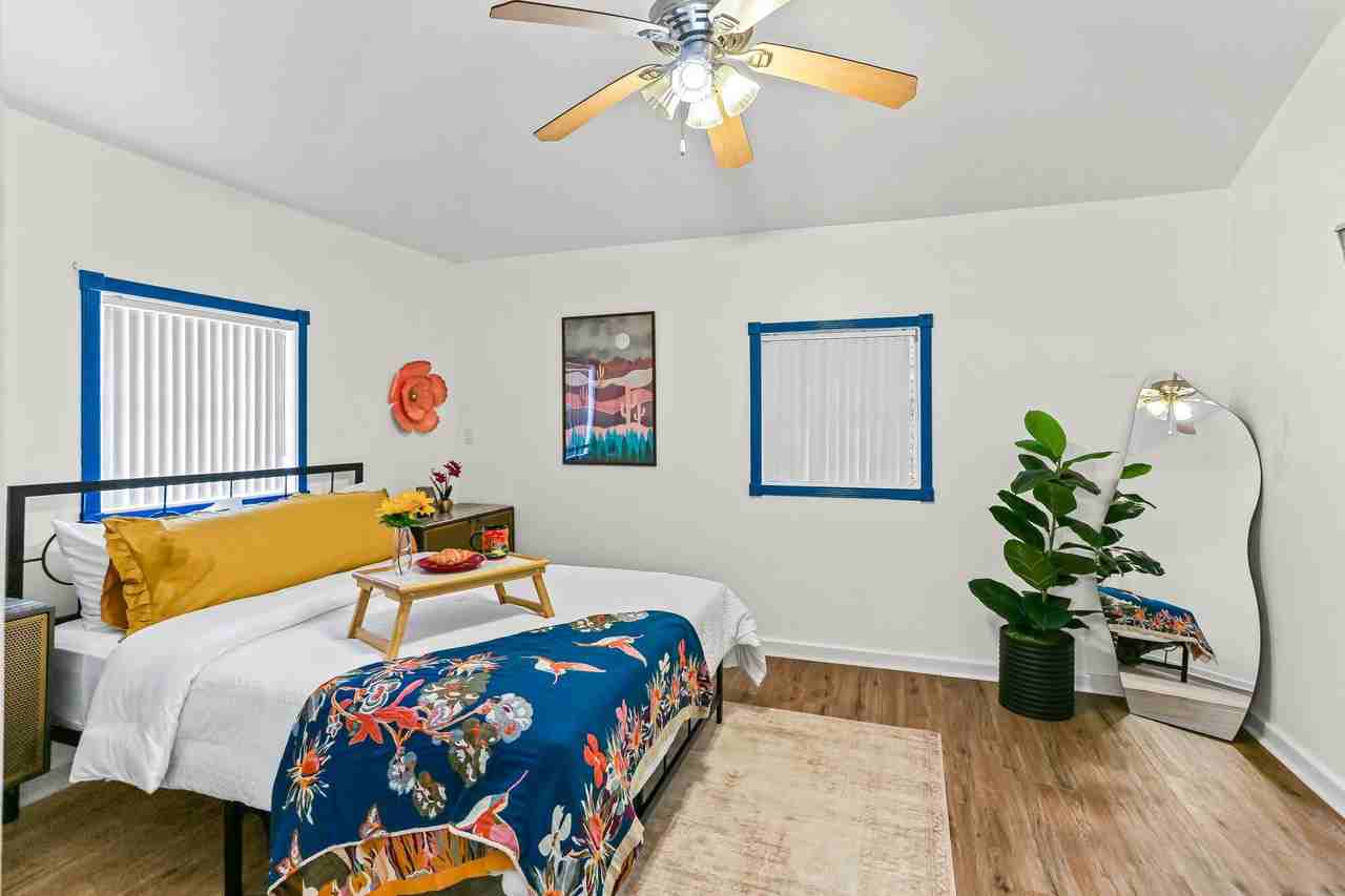 322 West Huisache Avenue - Photo 2 of 19