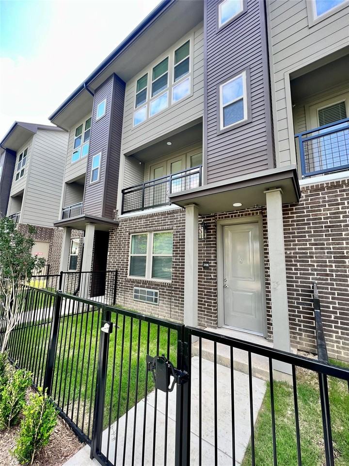 4020 4020 Mc Ewen Rd #3103 - Photo 2 of 27