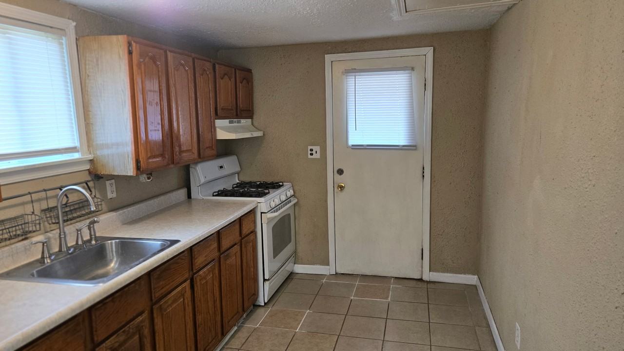 5304 Woodward St #NA - Photo 2 of 11