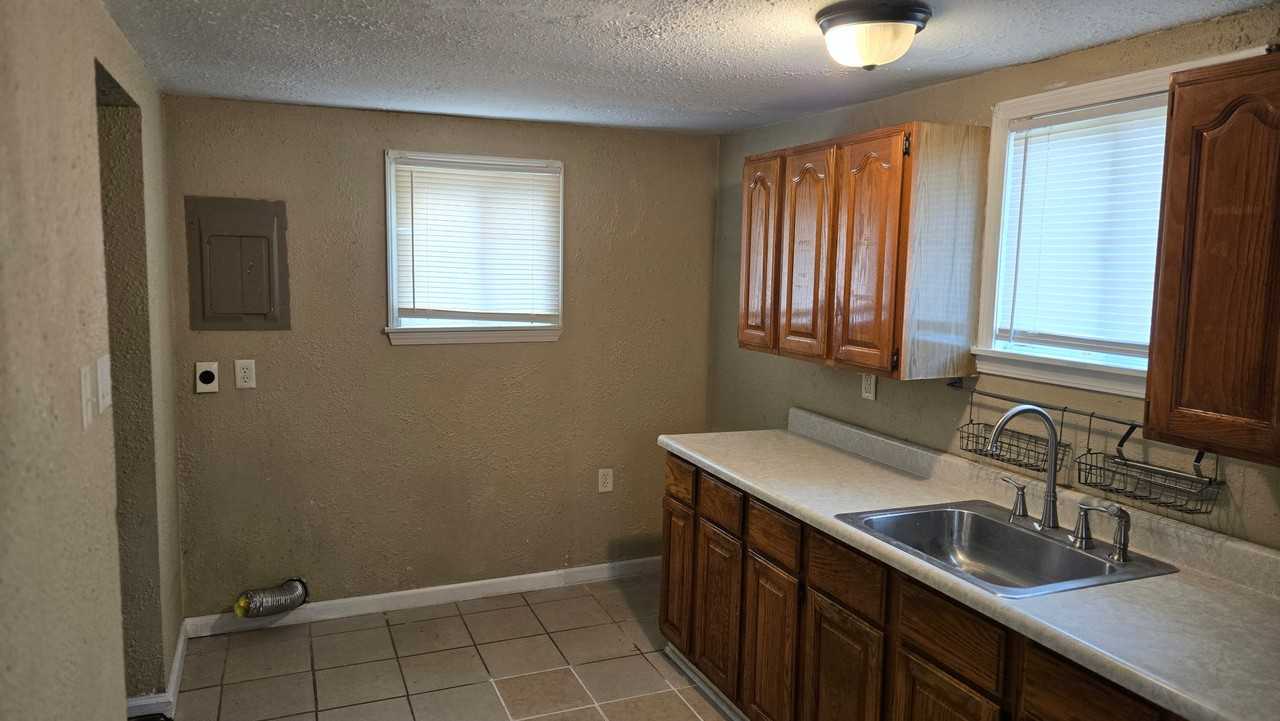 5304 Woodward St #NA - Photo 3 of 11