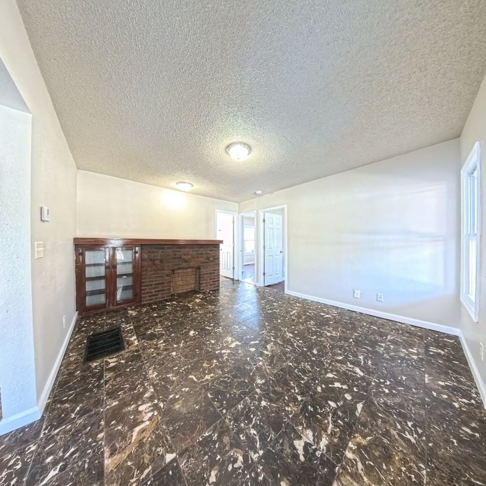 1905 23rd St - Photo 2 of 16