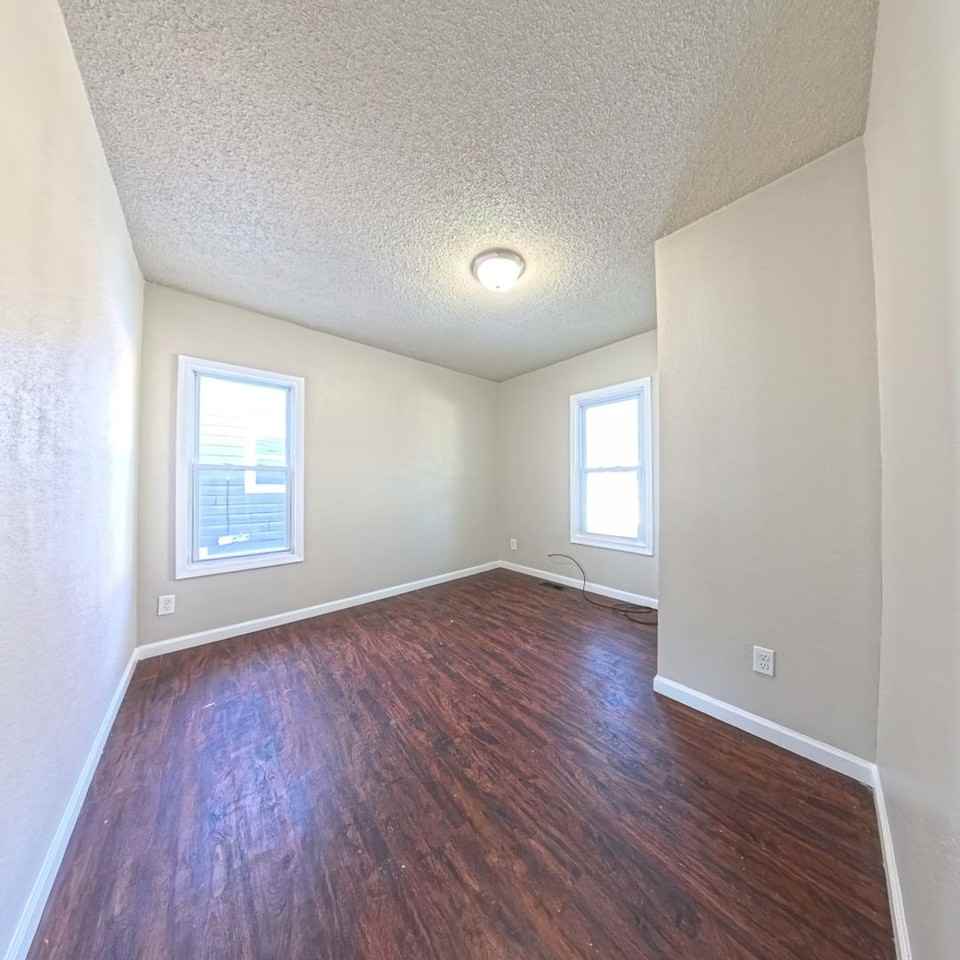 1905 23rd St - Photo 7 of 16