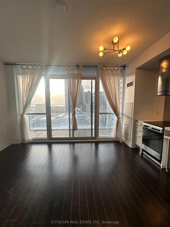 38 Dan Leckie Way - Photo 4 of 13