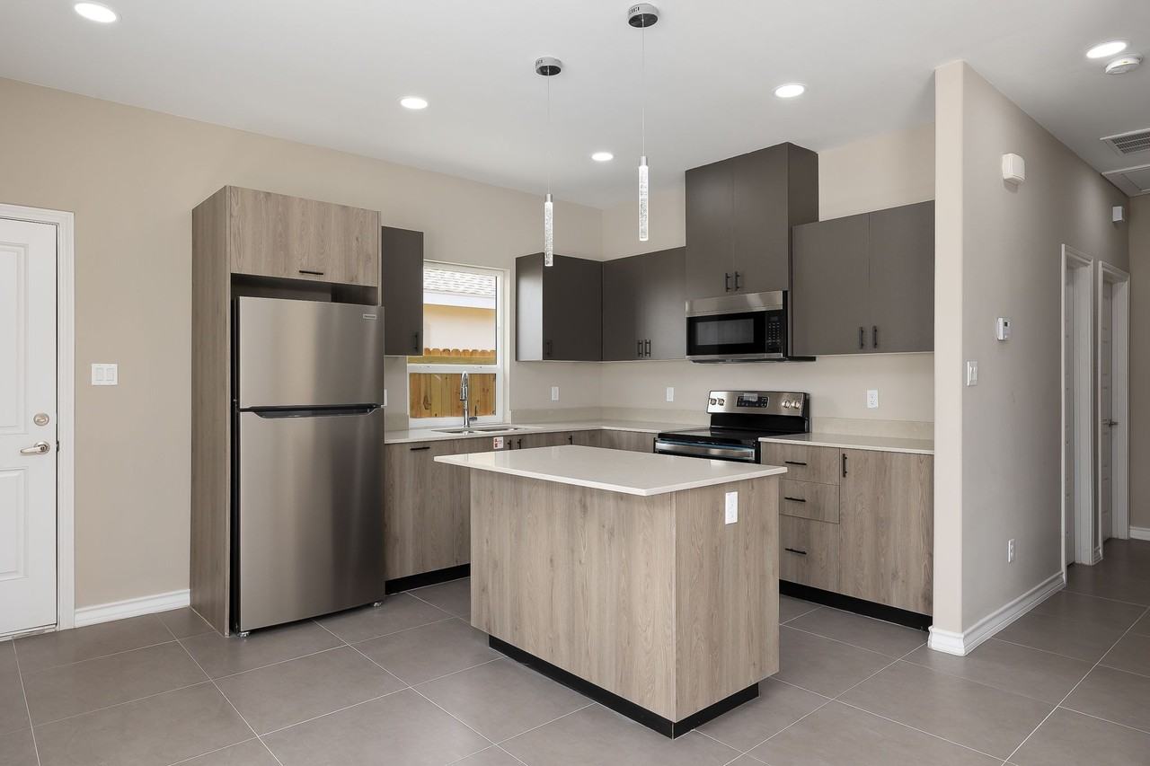 5809 Puffin Ave #3 - Photo 4 of 9