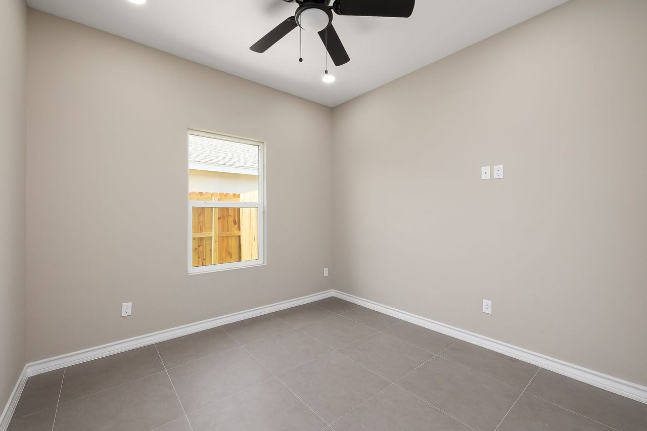 5809 Puffin Ave #3 - Photo 6 of 9