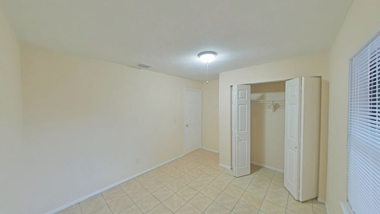 3721 Ne 40th Pl #A - Photo 7 of 9