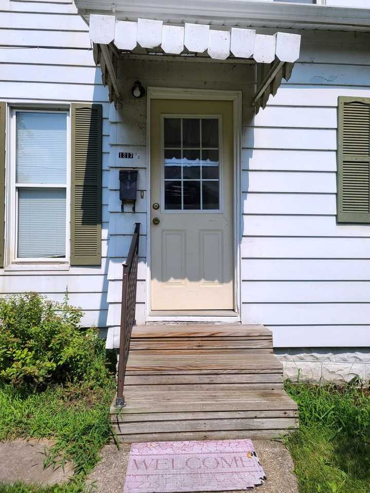 1217 1/2 E Jackson Blvd - Photo 2 of 12