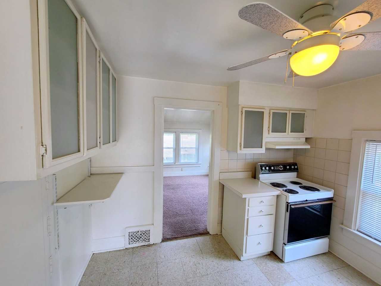 1217 1/2 E Jackson Blvd - Photo 3 of 12