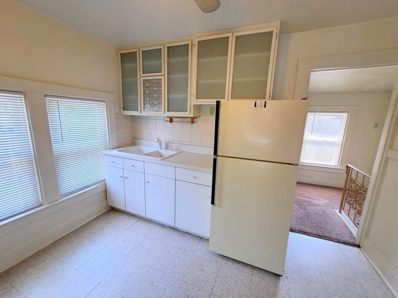 1217 1/2 E Jackson Blvd - Photo 4 of 12