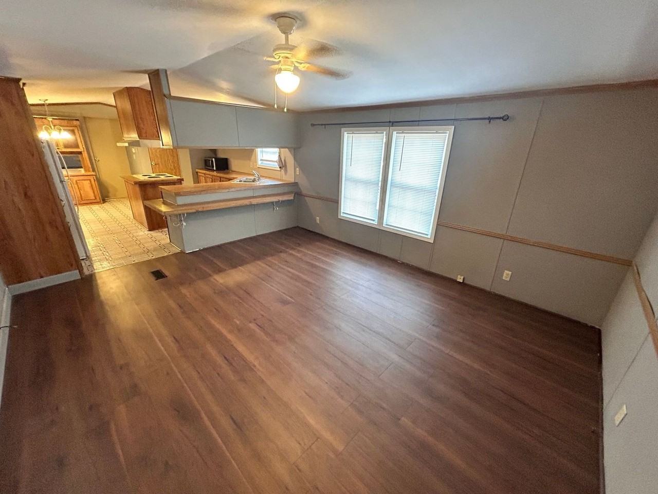 1212 Stateline Rd - Photo 2 of 12