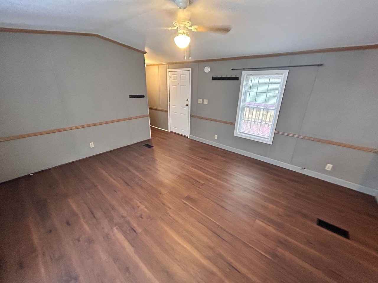 1212 Stateline Rd - Photo 3 of 12