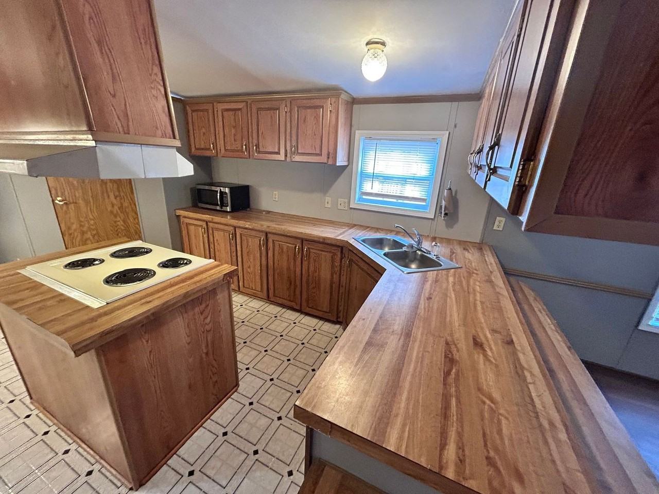 1212 Stateline Rd - Photo 4 of 12