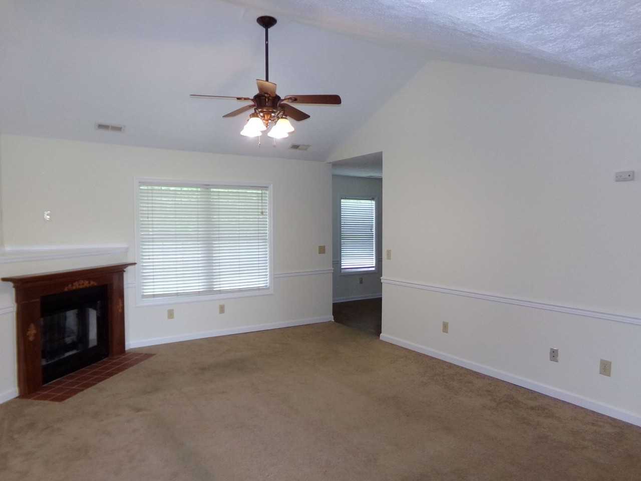 819 Fir Trl - Photo 4 of 36