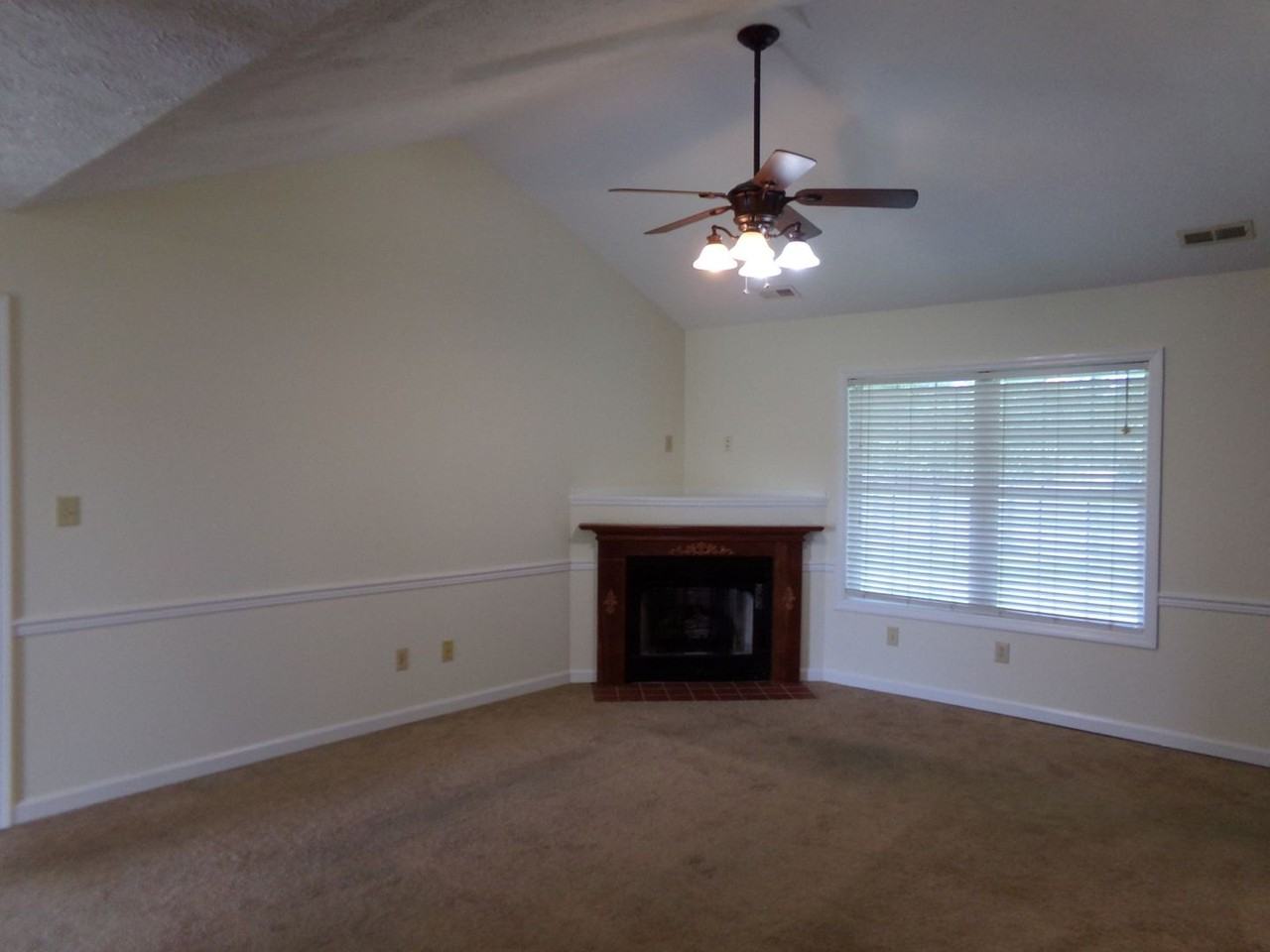 819 Fir Trl - Photo 5 of 36