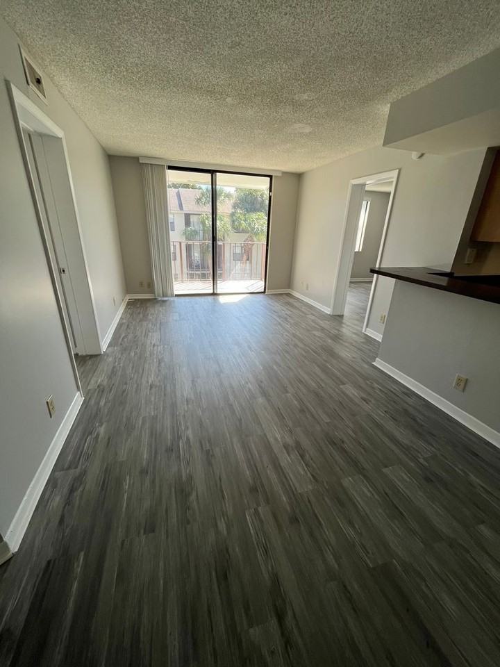 706 Executive Center Drive #34 - Photo 4 of 32