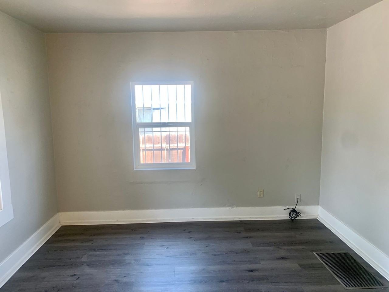 212 East O'neil Avenue - Photo 3 of 12