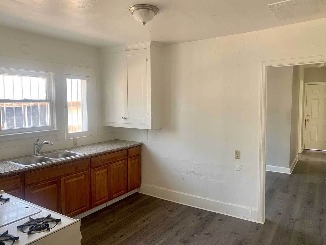 212 East O'neil Avenue - Photo 4 of 12