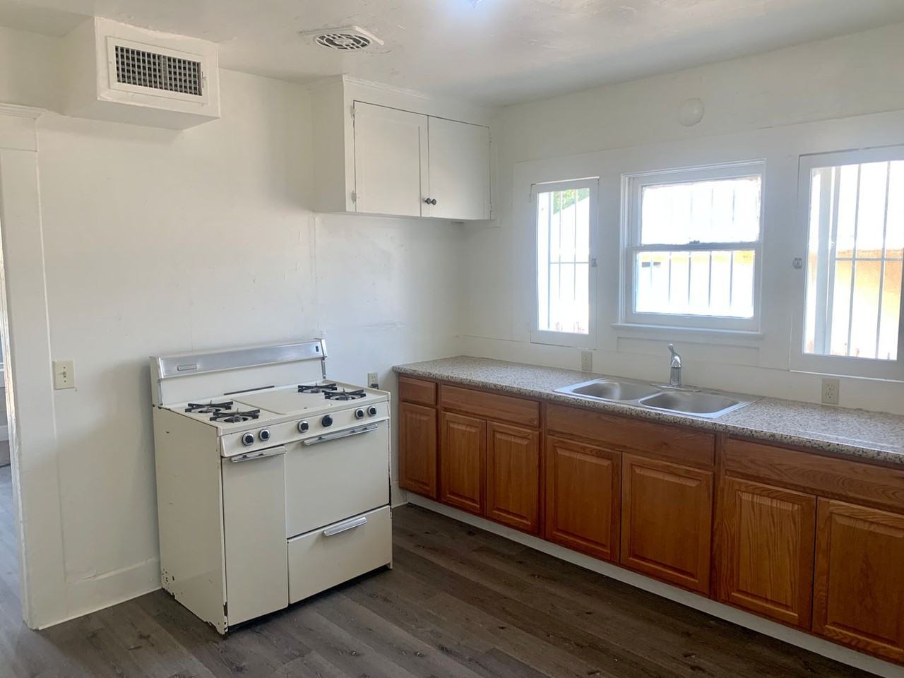 212 East O'neil Avenue - Photo 5 of 12