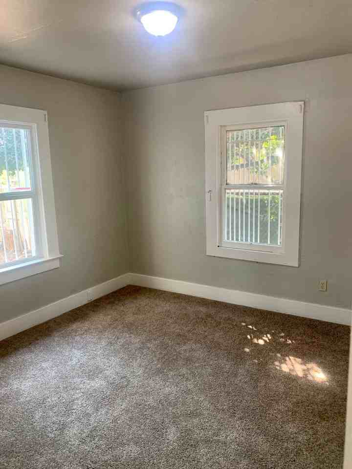 212 East O'neil Avenue - Photo 7 of 12