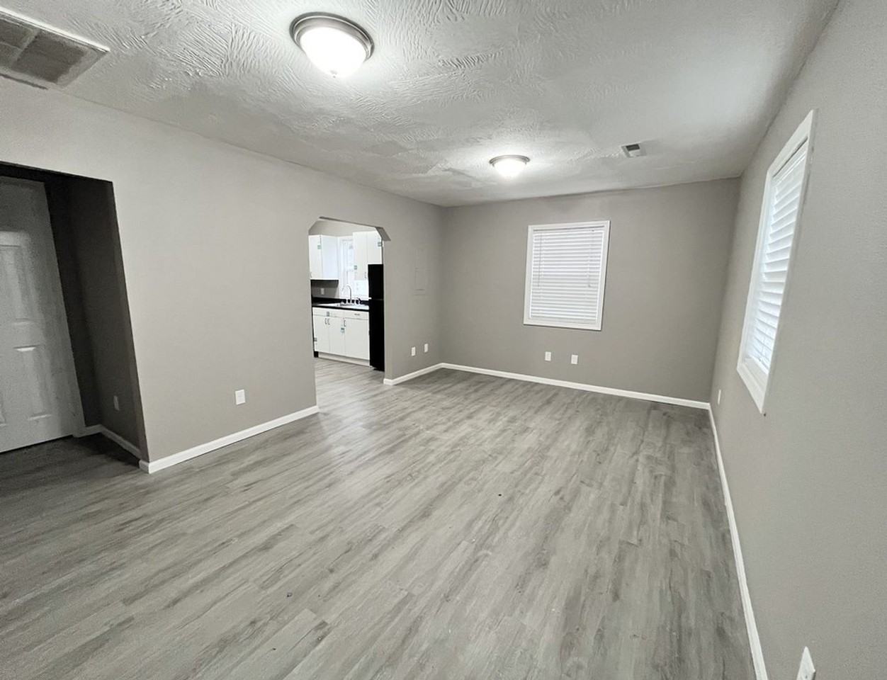 1154 S Pennsylvania Ave - Photo 3 of 10