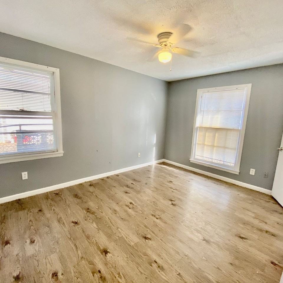 1809 East 2nd Street - Photo 4 of 11