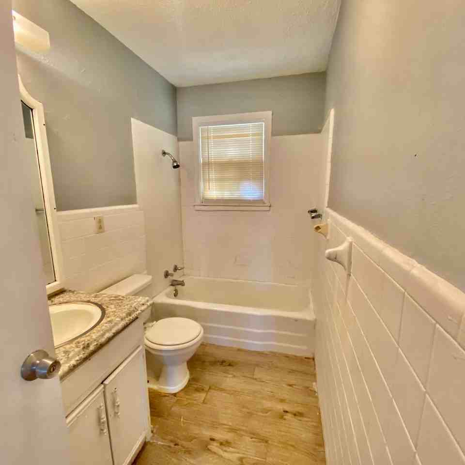 1809 East 2nd Street - Photo 7 of 11