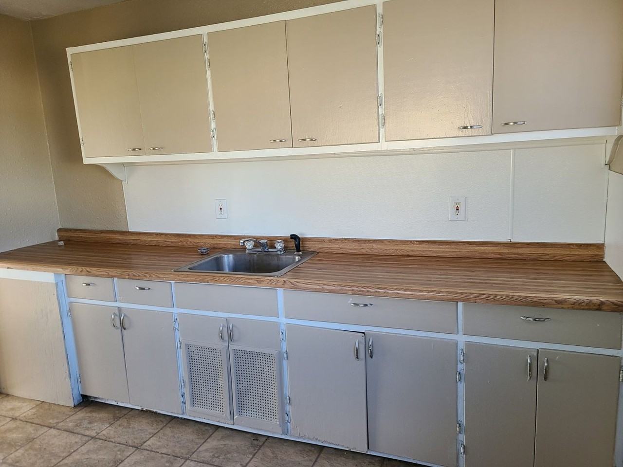 429 Anthony Street - Photo 5 of 9