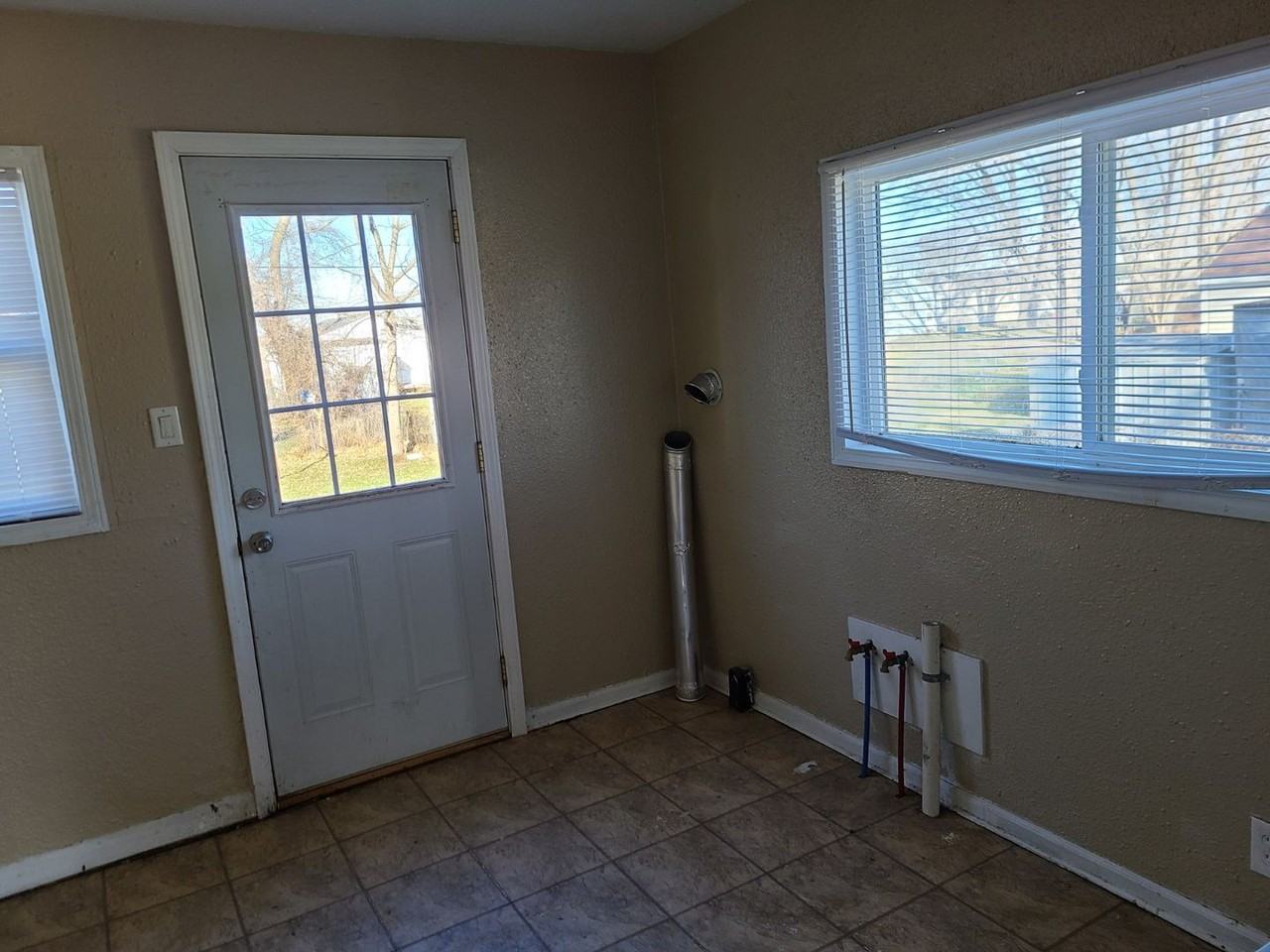 429 Anthony Street - Photo 6 of 9