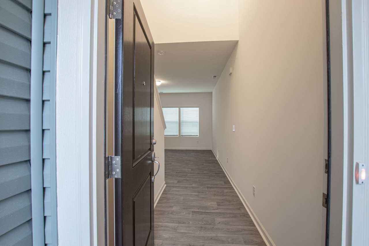 14120 Clayborn St - Photo 3 of 32