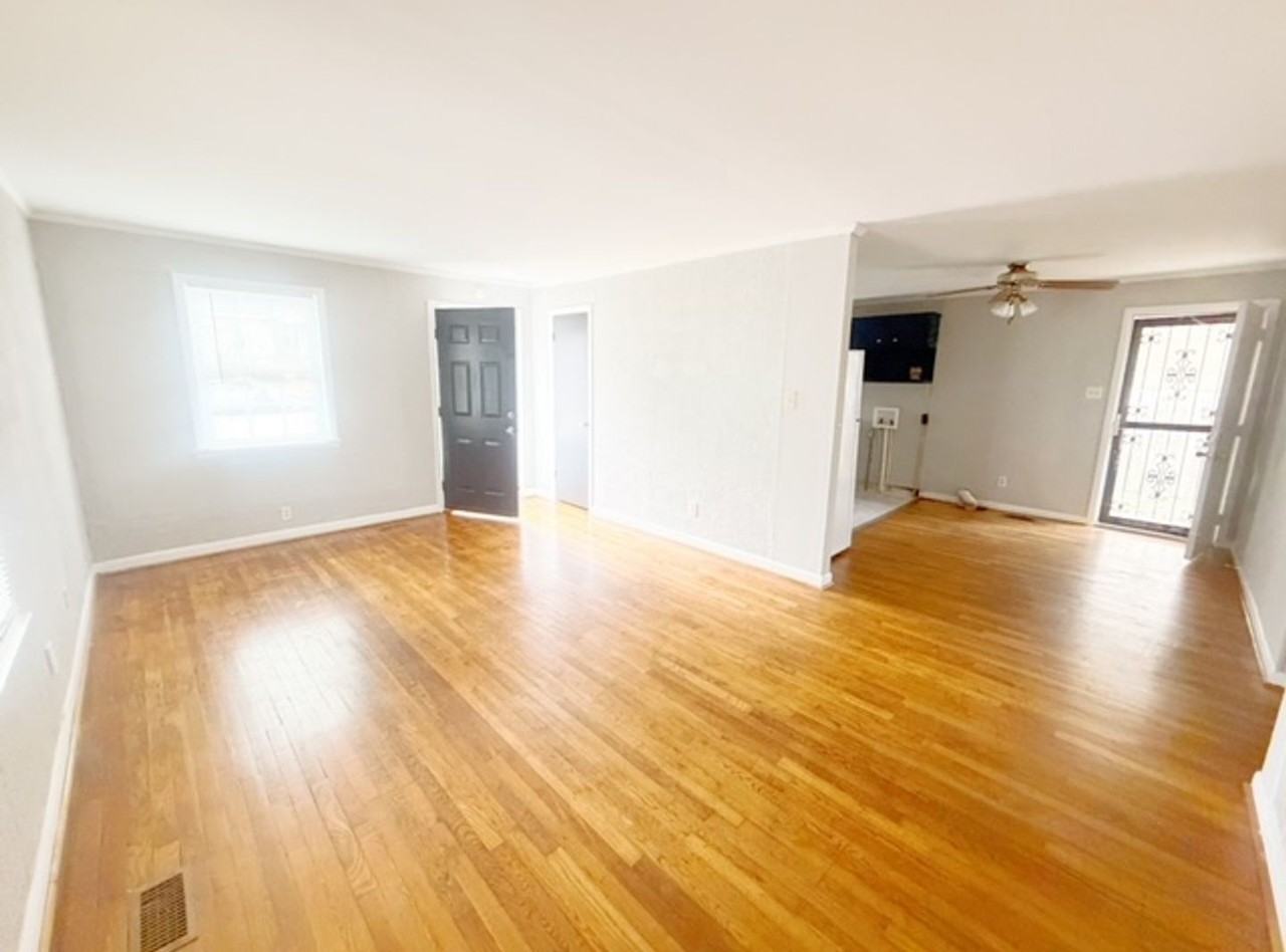 1303 Hickory Ave - Photo 3 of 11