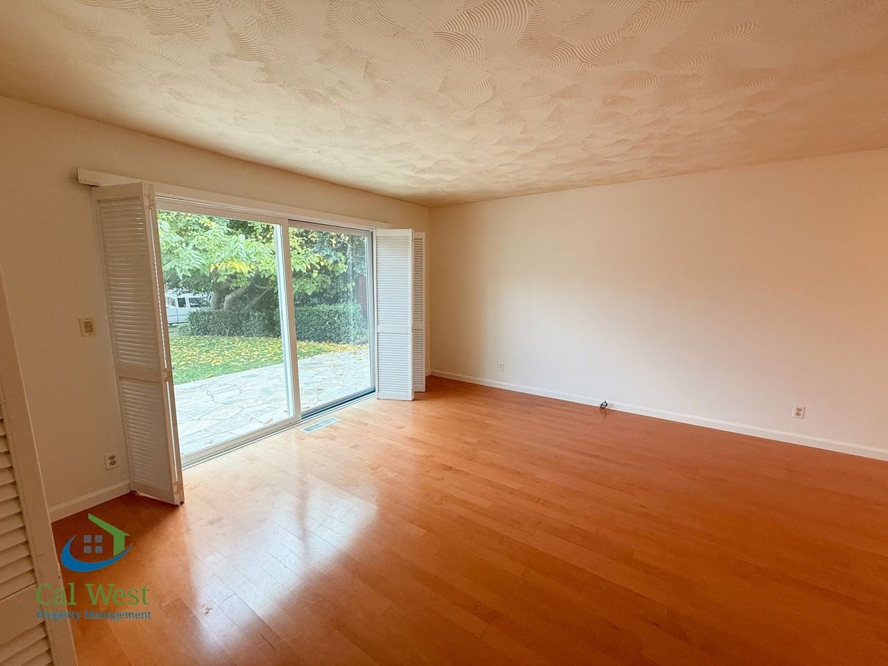 1465 Blackwing Way - Photo 3 of 25