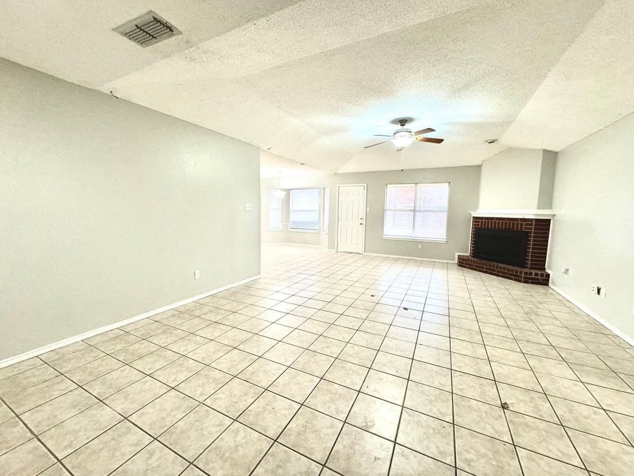 1003 Juneau Ave - Photo 2 of 16