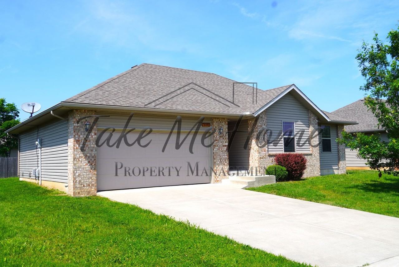 5597 Longleaf Drive - Photo 2 of 17