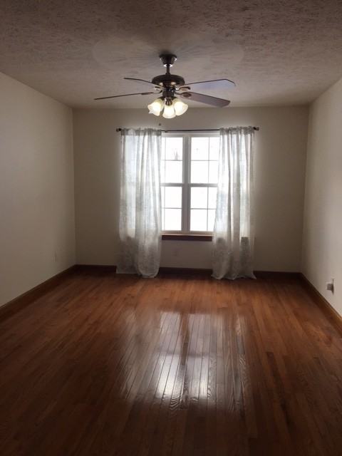 107 Barrington Dr - Photo 5 of 17