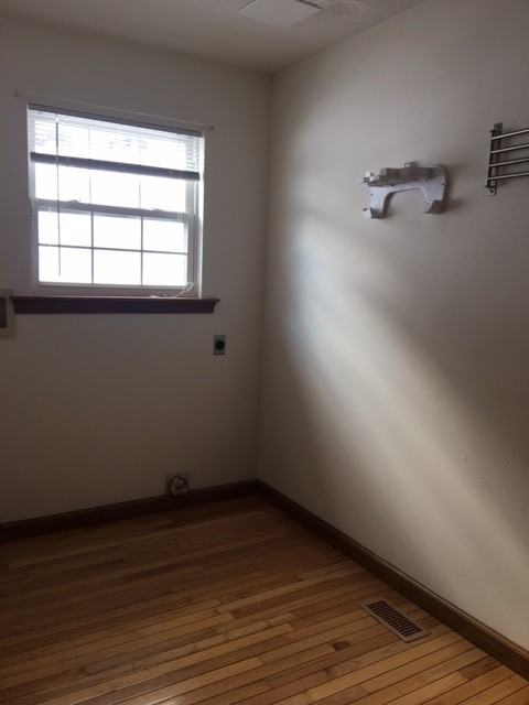 107 Barrington Dr - Photo 7 of 17