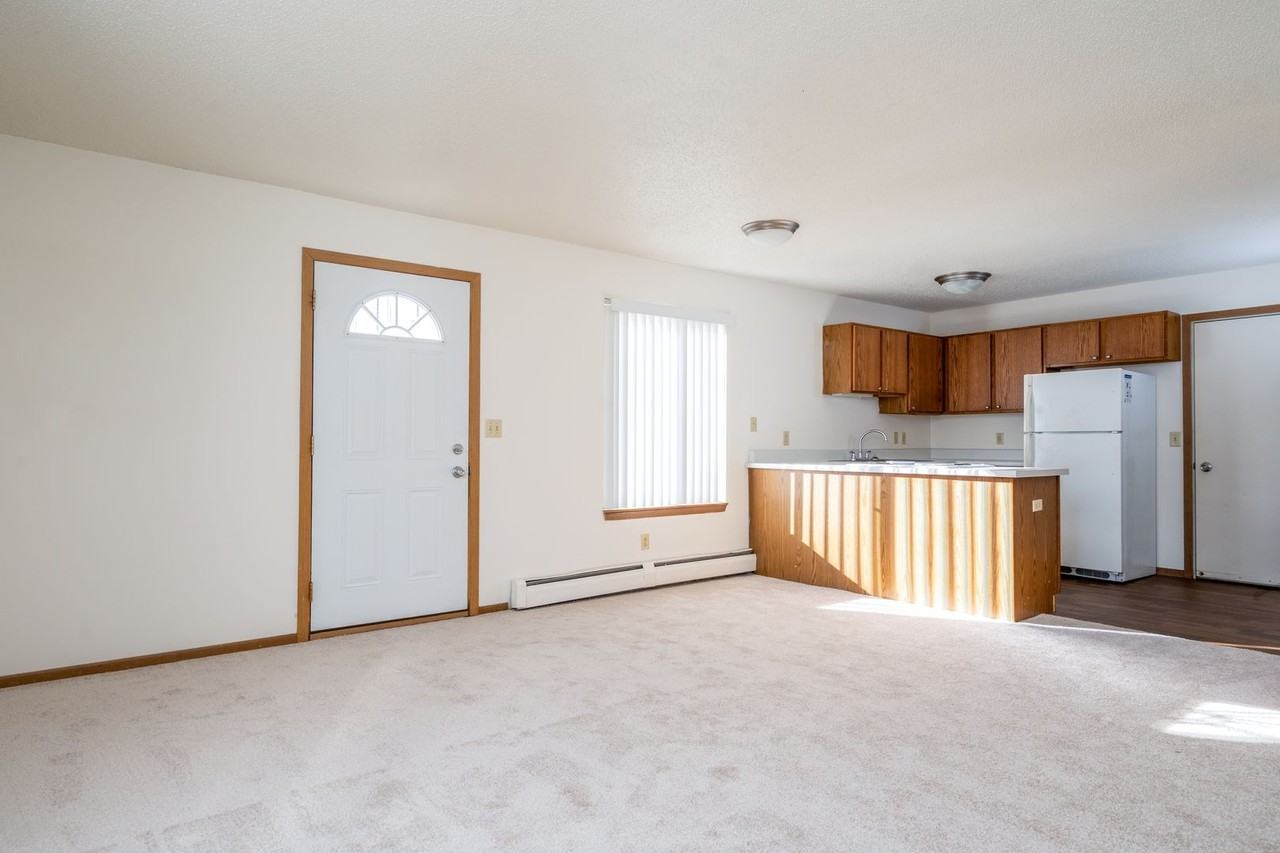 Raven Court Townhomes - Photo 4 of 13