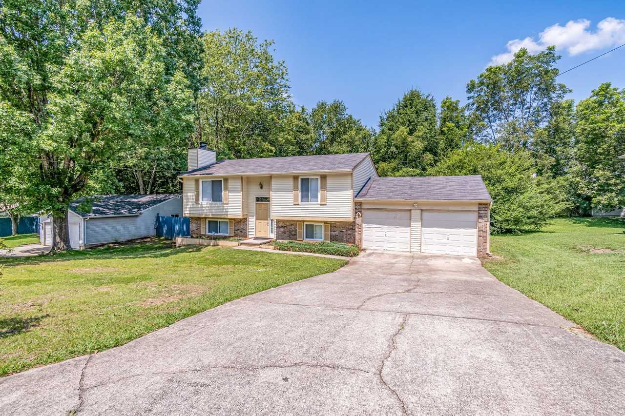 2407 Redfield Dr - Photo 2 of 37