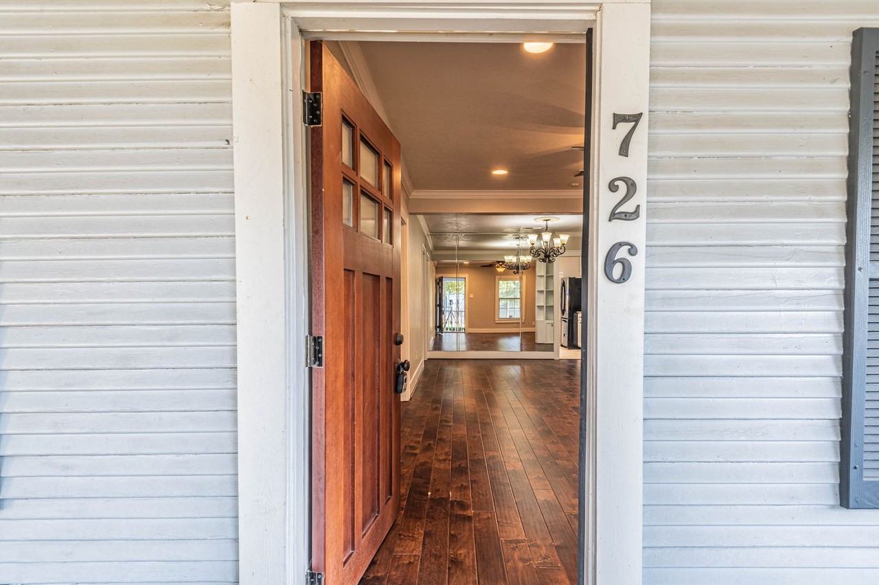 726 East 26th Street - Photo 2 of 18