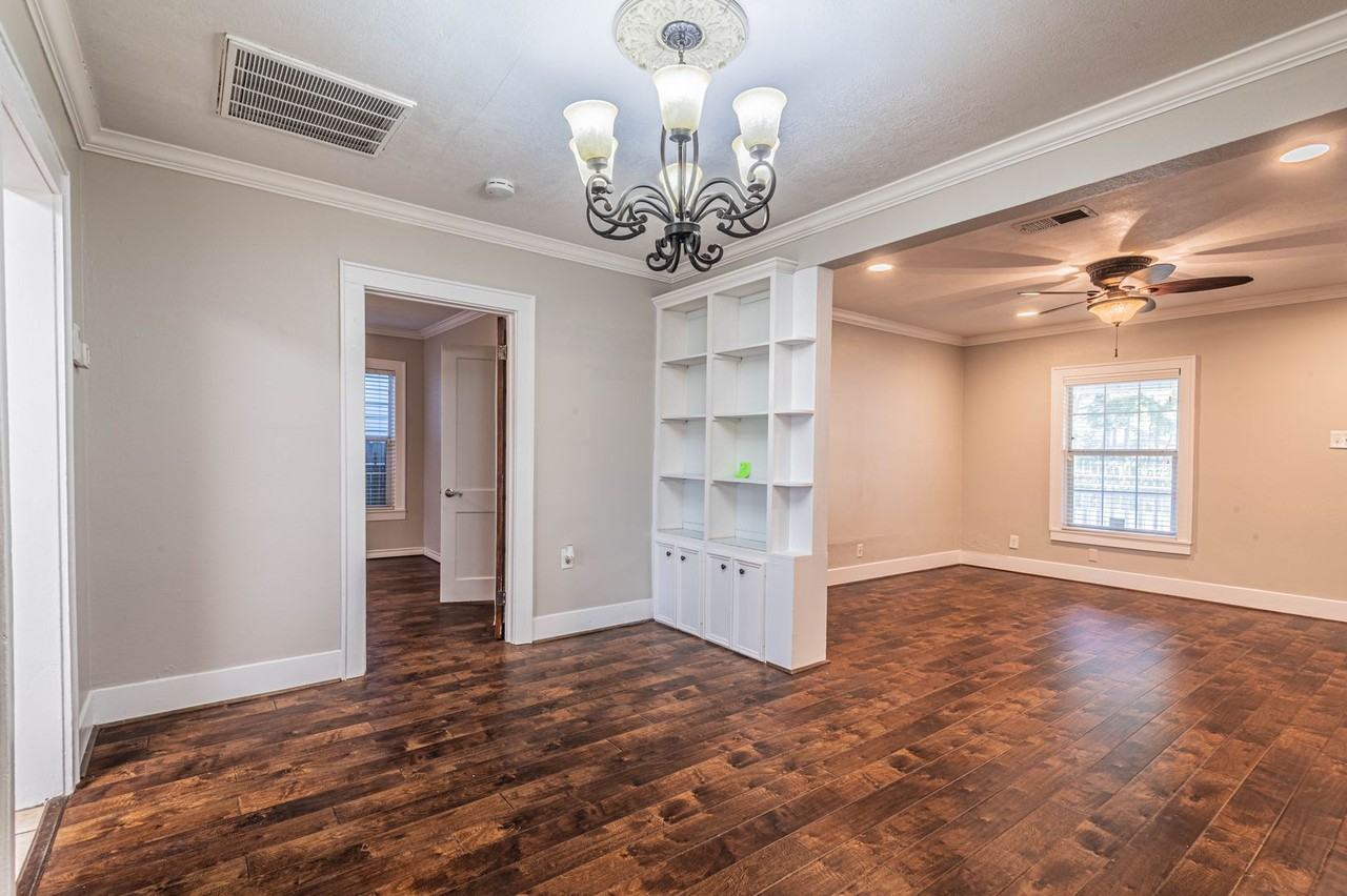 726 East 26th Street - Photo 6 of 18