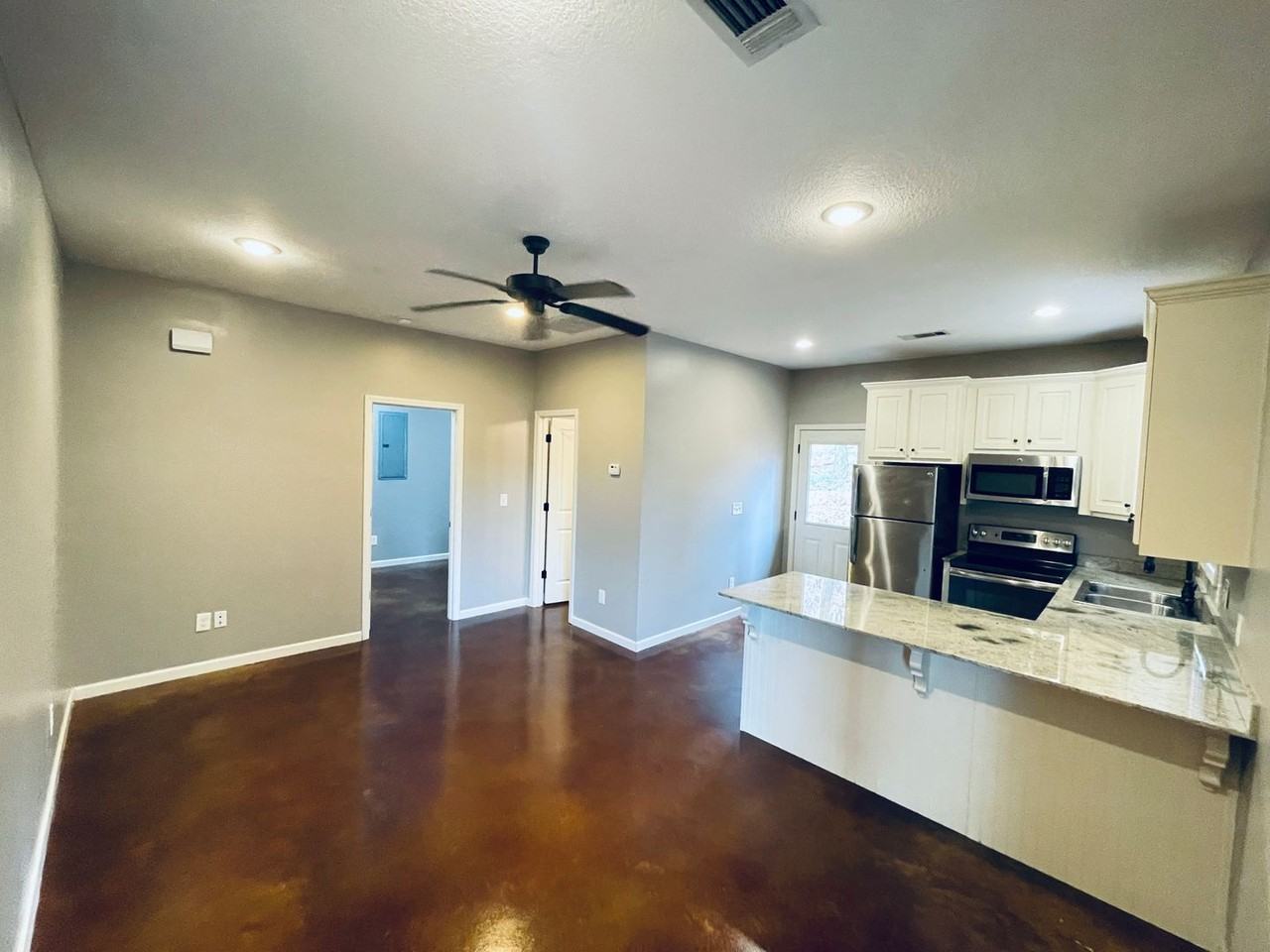 401 Riley Street - Photo 2 of 11