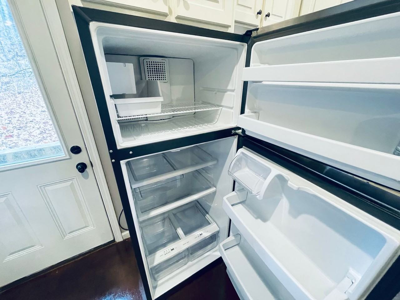 401 Riley Street - Photo 6 of 11