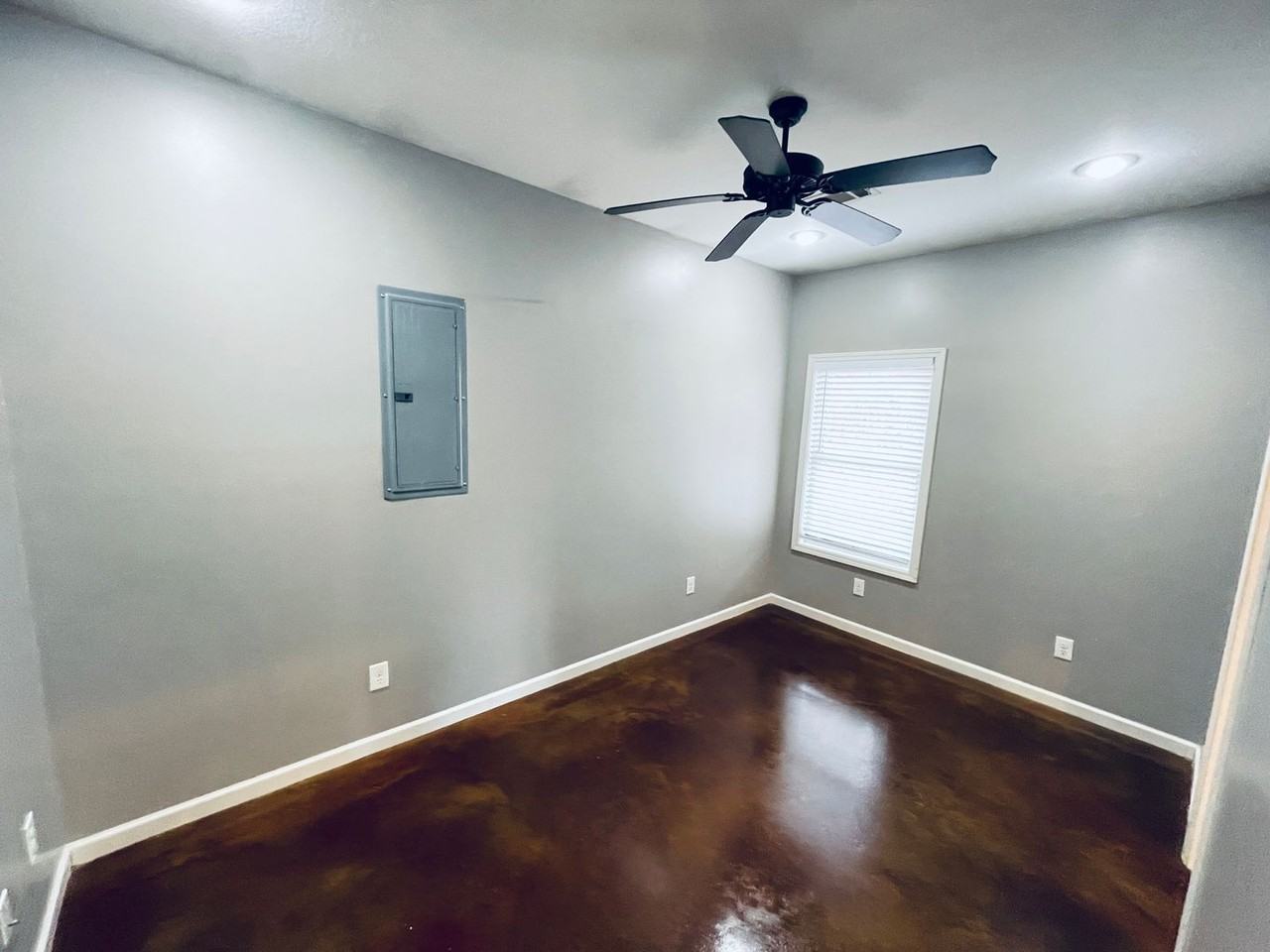 401 Riley Street - Photo 7 of 11