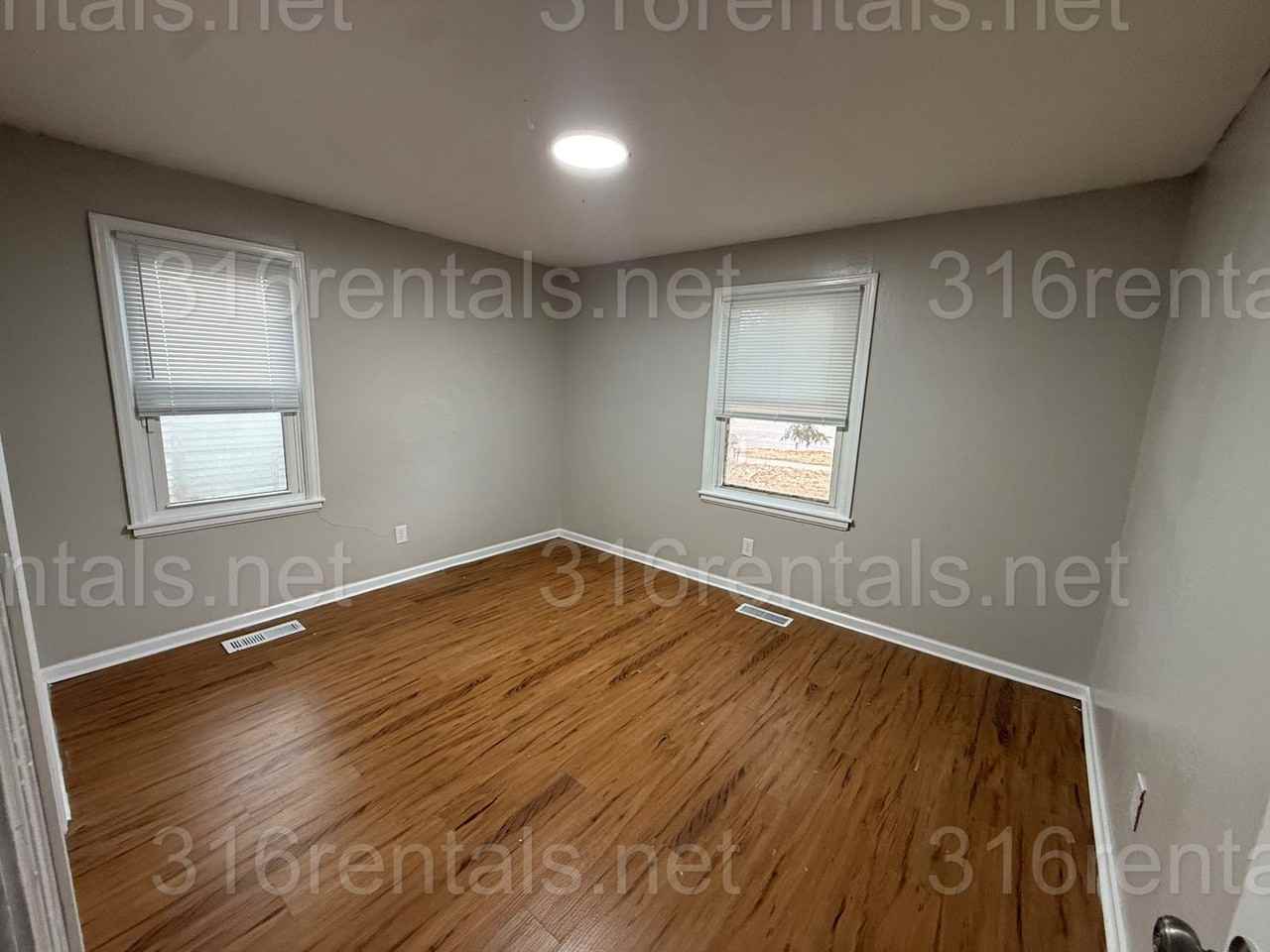 5814 East Harry Street - Photo 4 of 11