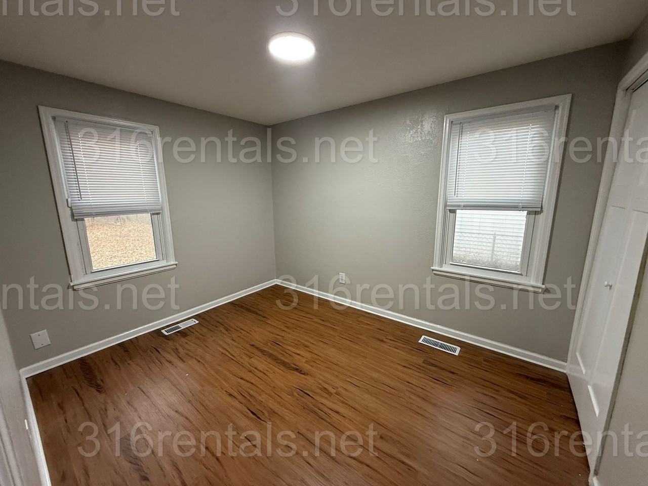 5814 East Harry Street - Photo 6 of 11