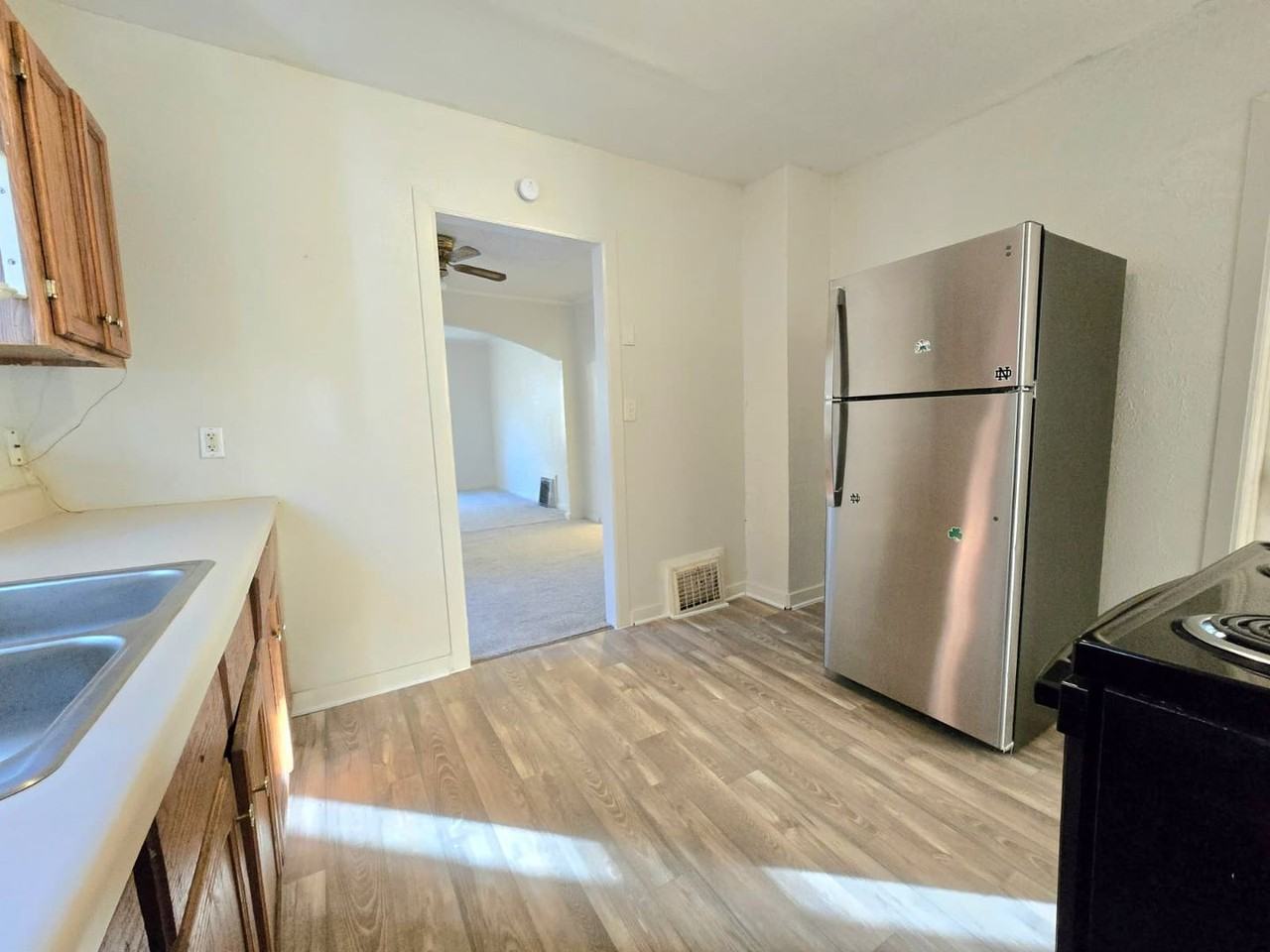 1213 Fremont St - Photo 4 of 12