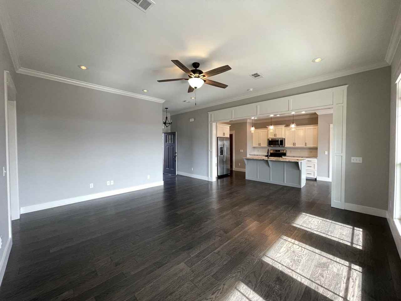 202 Crestwood Lane - Photo 6 of 28