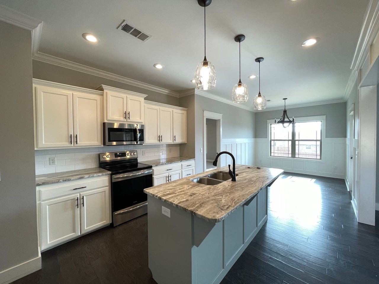 202 Crestwood Lane - Photo 7 of 28